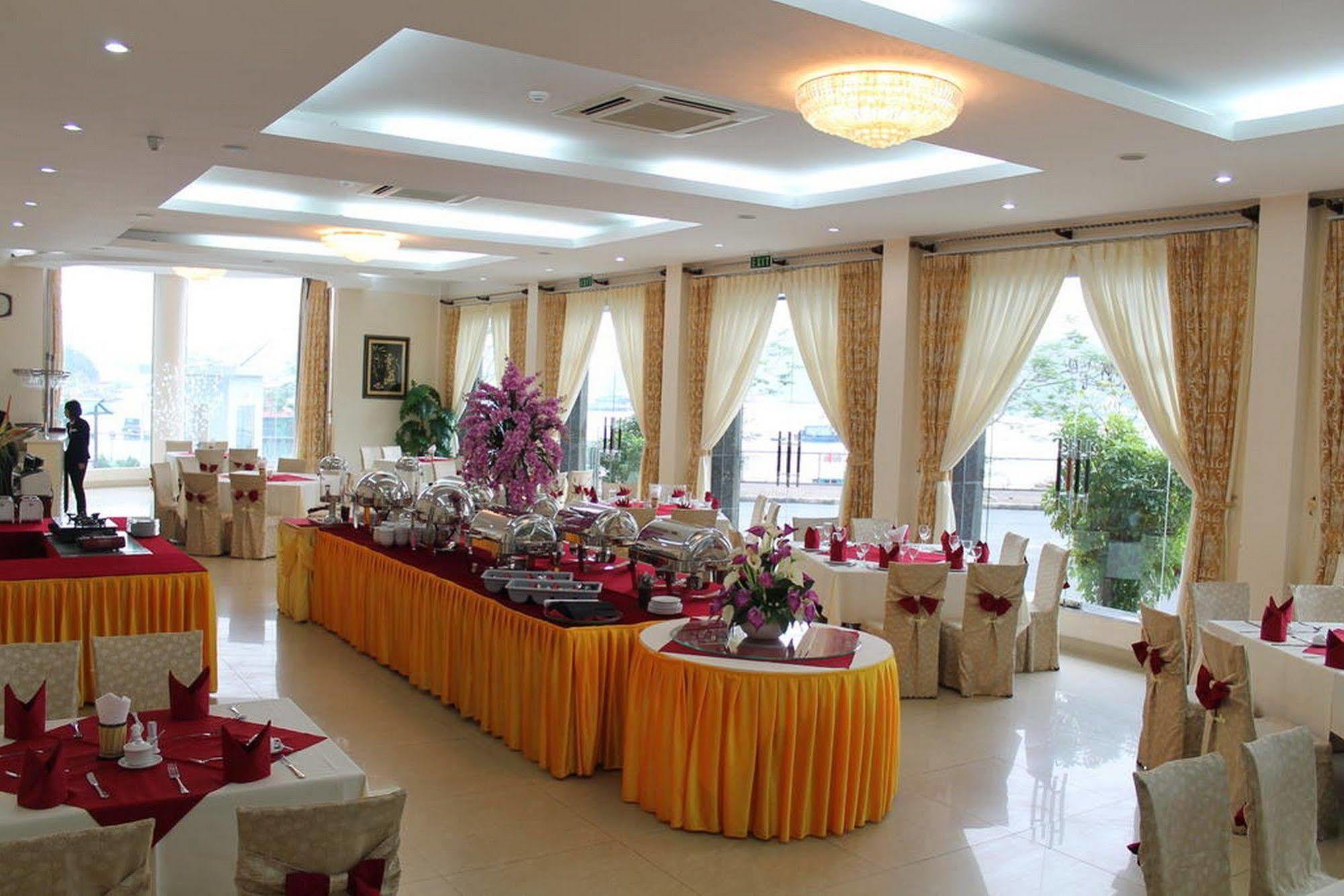 Hung Long Harbour Hotel Cat Ba Dong Khe Sau Exteriör bild
