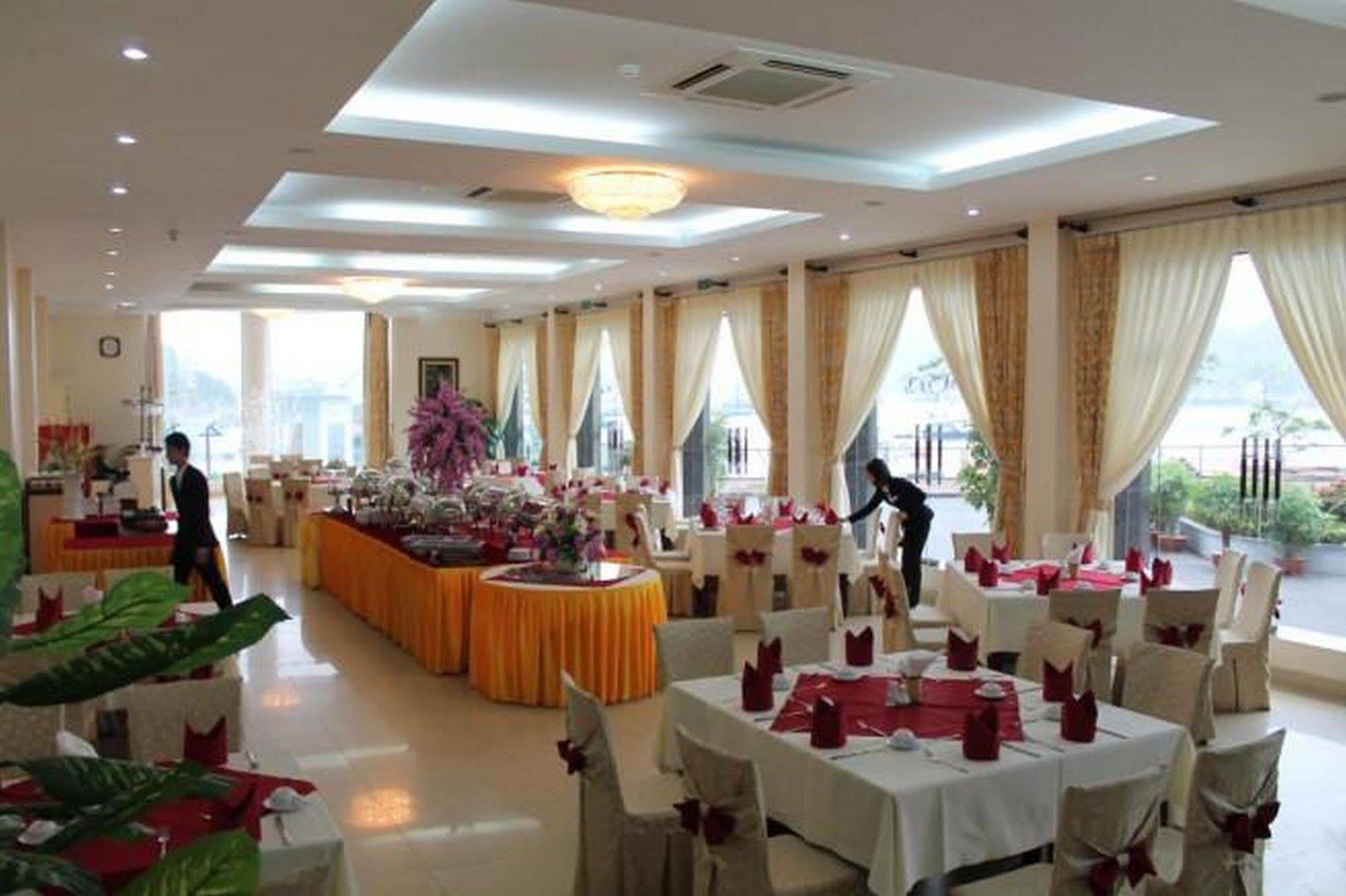 Hung Long Harbour Hotel Cat Ba Dong Khe Sau Exteriör bild